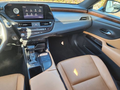 Used 2022 Lexus ES 350 w/ Premium Package image 18