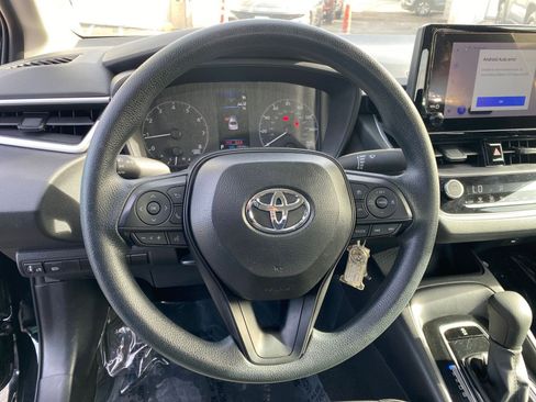 Used 2025 Toyota Corolla LE image 28