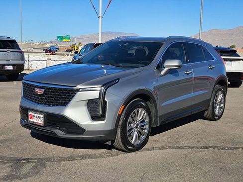 Used 2024 Cadillac XT4 Premium Luxury AWD/4WD image 2