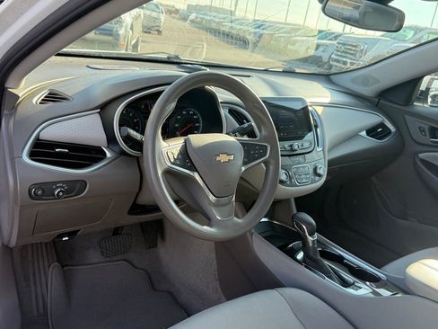 Used 2023 Chevrolet Malibu LT image 4