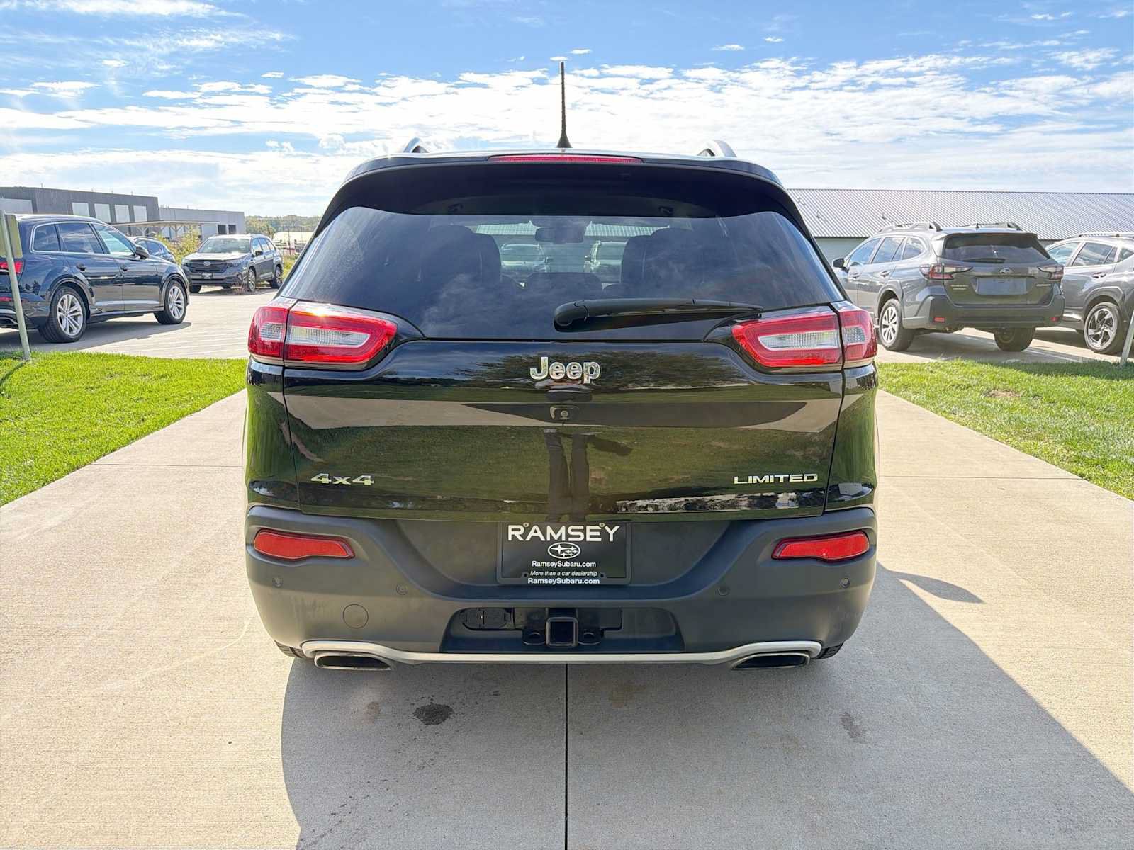 Used 2018 Jeep Cherokee Limited w/ Technology Group AWD/4WD image 5
