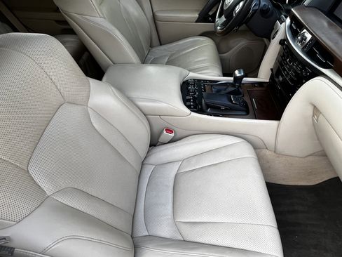 Used 2021 Lexus LX 570 4WD w/ 3rd Row & Luxury Pkg image 44