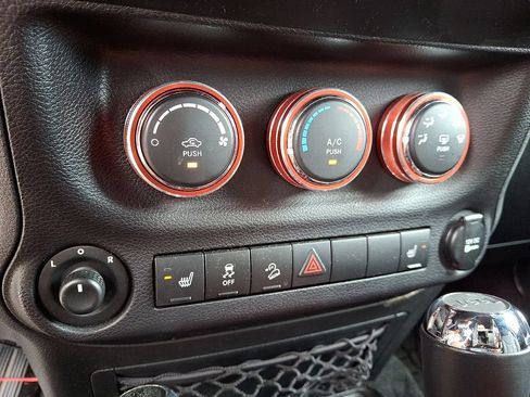 Certified 2017 Jeep Wrangler Unlimited Sport w/ Quick Order Package 24S AWD/4WD image 13