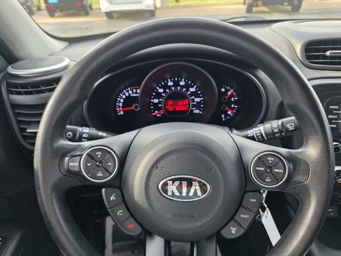 Used 2016 Kia Soul + FWD image 14