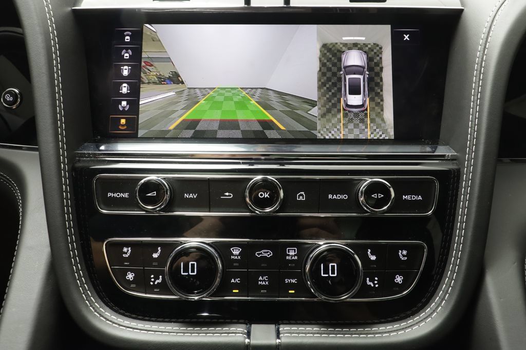 Used 2021 Bentley Bentayga AWD/4WD image 13
