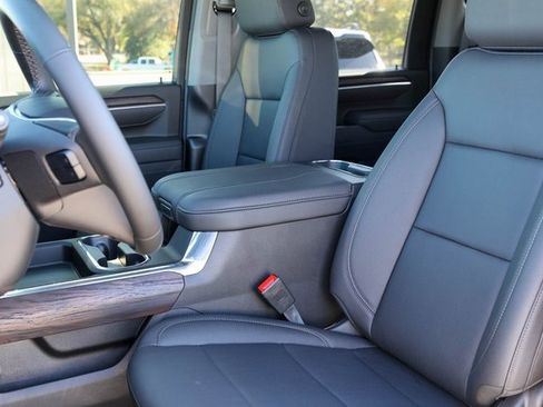 New 2026 GMC Sierra 3500 SLT w/ SLT Convenience Package image 11