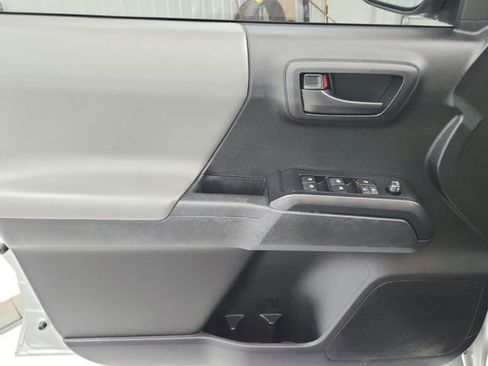 Used 2022 Toyota Tacoma SR AWD/4WD image 29