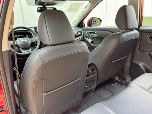 Used 2025 Nissan Rogue Platinum w/ Platinum Premium Package FWD image 31
