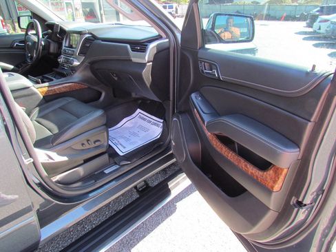 Used 2019 Chevrolet Suburban Premier image 19