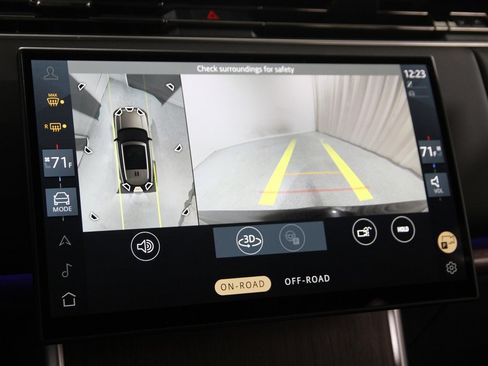 Used 2024 Land Rover Range Rover SE image 14