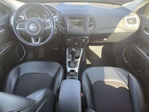 Used 2019 Jeep Compass Latitude image 27