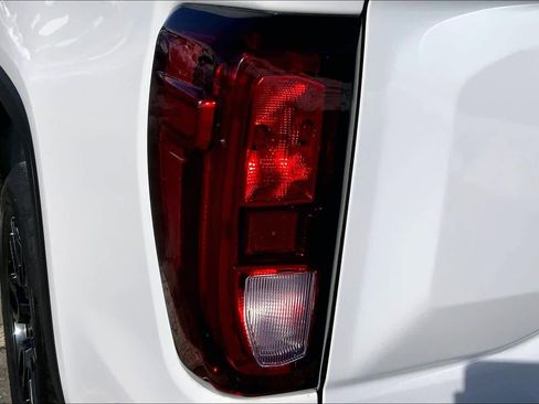 Used 2023 GMC Sierra 1500 Elevation image 25