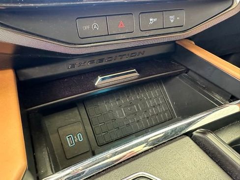 Used 2023 Ford Expedition Platinum AWD/4WD image 22