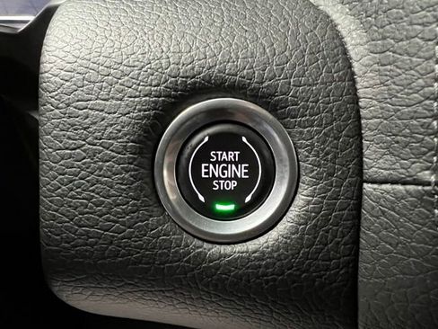 Used 2022 GMC Yukon XL Denali w/ Advanced Technology Package AWD/4WD image 31