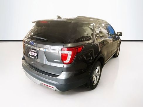 Used 2016 Ford Explorer XLT w/ Equipment Group 202A image 6