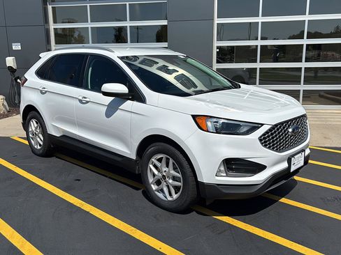 Used 2024 Ford Edge SEL w/ Convenience Package AWD/4WD image 2