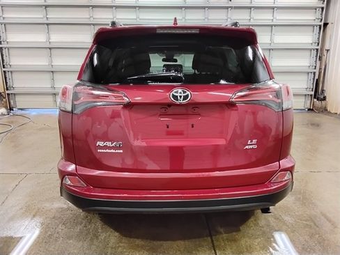 Used 2018 Toyota RAV4 LE AWD/4WD image 8