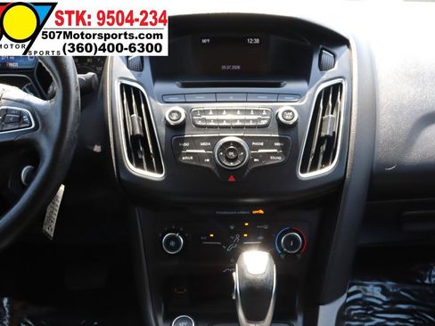 Used 2015 Ford Focus SE w/ Equipment Group 201A FWD image 21