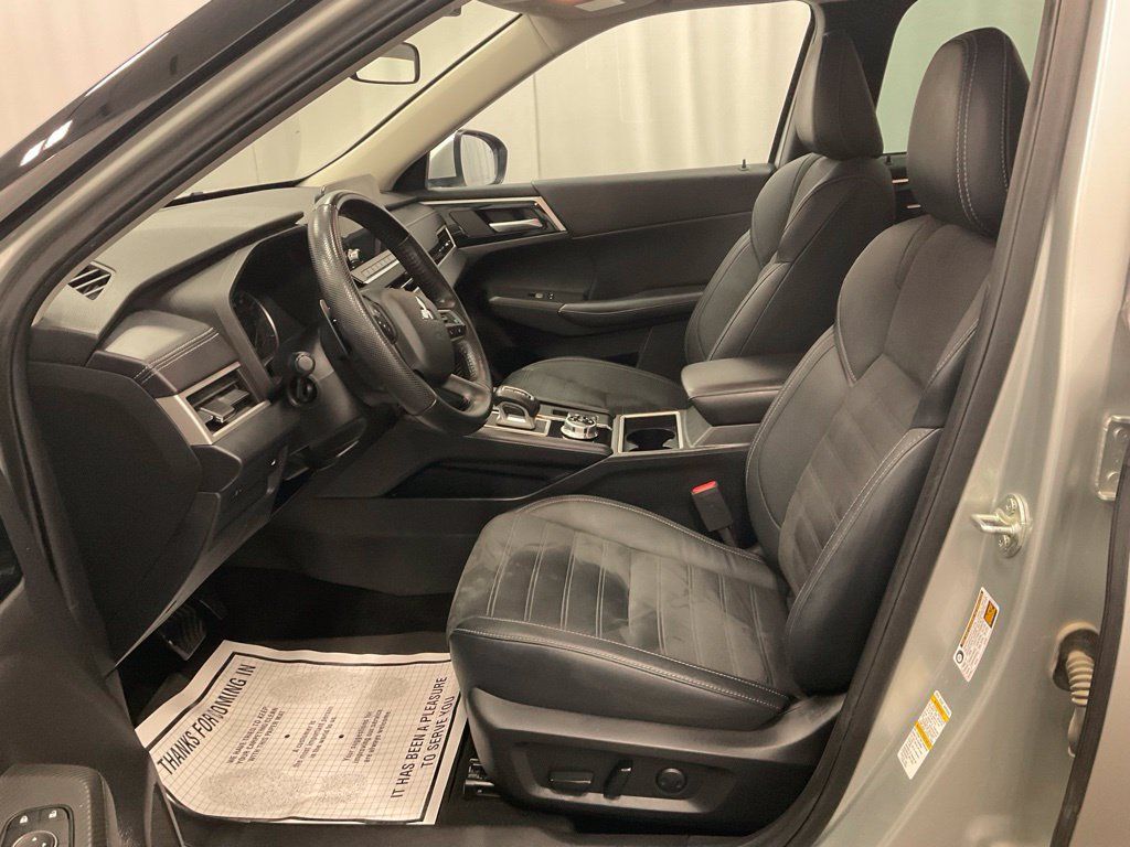 Used 2023 Mitsubishi Outlander SE AWD/4WD image 4