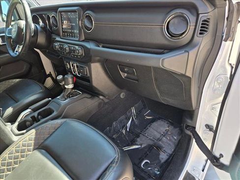 Used 2021 Jeep Gladiator Overland image 19