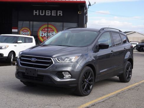 Used 2017 Ford Escape SE w/ Equipment Group 201A image 3