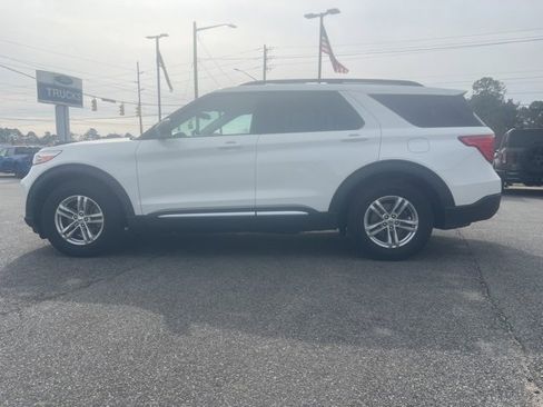 Used 2023 Ford Explorer XLT w/ Equipment Group 202A image 4
