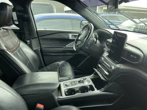 Used 2020 Ford Explorer Platinum w/ Premium Technology Package AWD/4WD image 6
