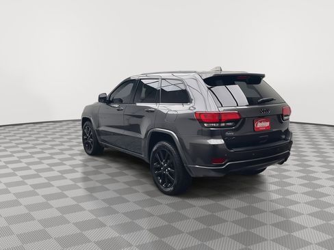 Used 2018 Jeep Grand Cherokee Altitude image 2