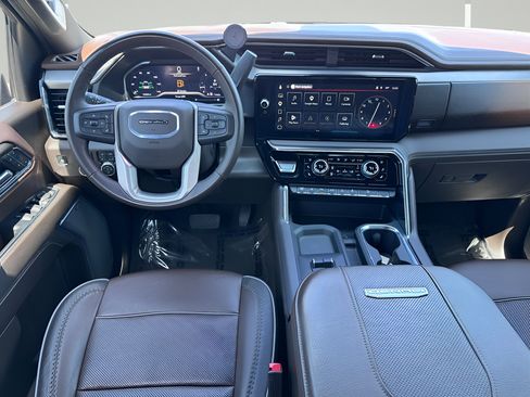 Used 2024 GMC Sierra 2500 Denali w/ Denali Reserve Package AWD/4WD image 5