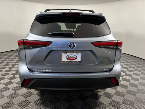 Certified 2023 Toyota Highlander XLE image 6