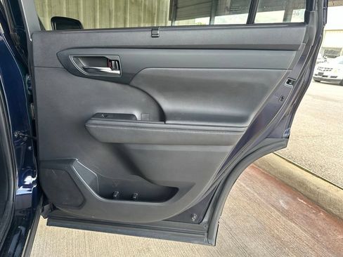 Used 2020 Toyota Highlander XLE FWD image 33
