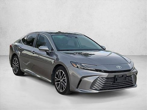 Used 2026 Toyota Camry XLE FWD image 3