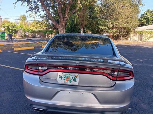 Used 2015 Dodge Charger SXT image 11