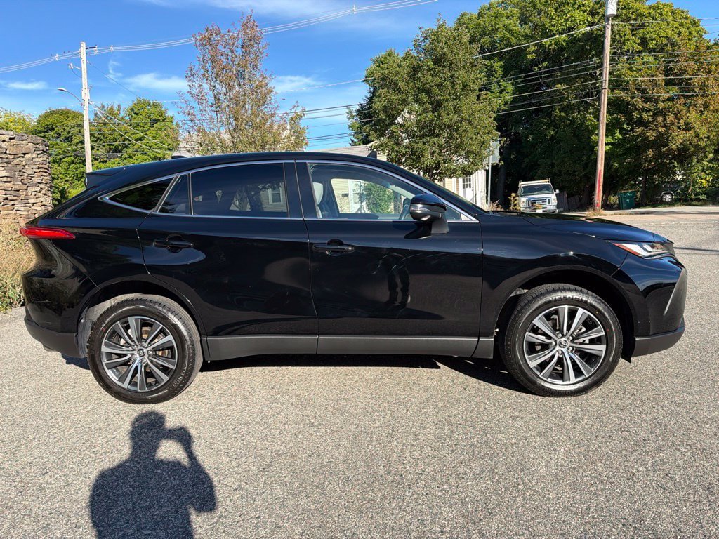 Used 2023 Toyota Venza LE AWD/4WD image 8