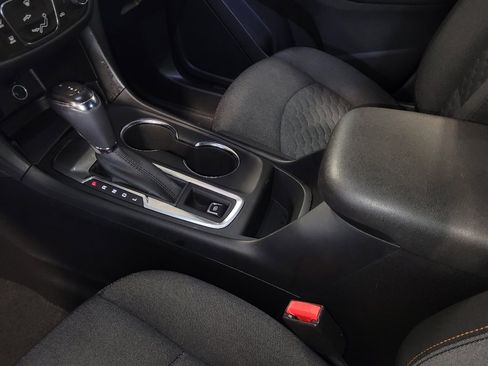 Used 2018 Chevrolet Equinox LT FWD image 26