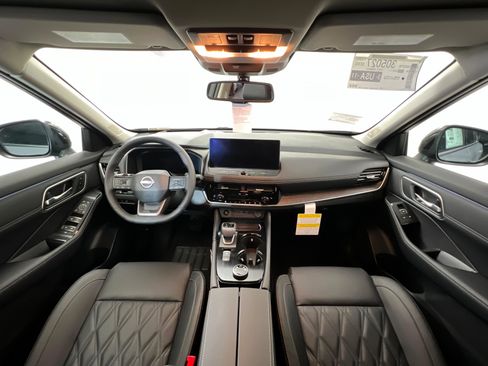 New 2026 Nissan Rogue Platinum w/ Platinum Premium Package image 9