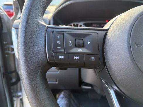 Used 2024 Nissan Rogue S FWD image 18
