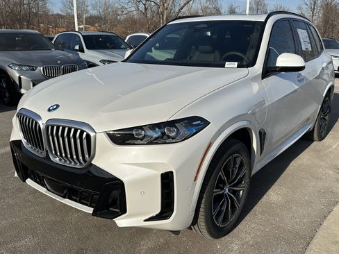 Used 2026 BMW X5 xDrive50e w/ M Sport Package AWD/4WD image 5