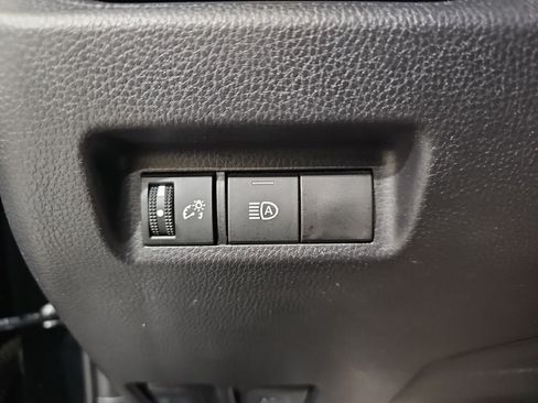 Used 2025 Toyota RAV4 XLE AWD/4WD image 28
