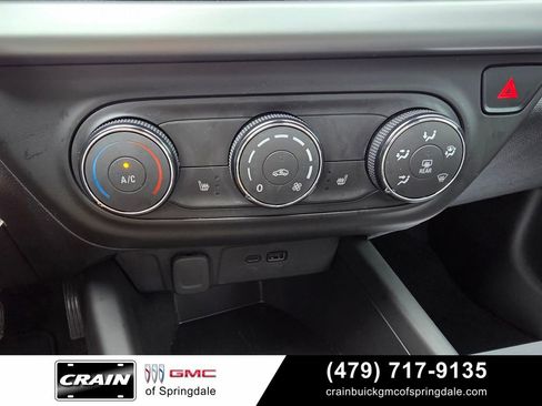 Used 2025 Chevrolet Trax LS w/ LS Convenience Package FWD image 18