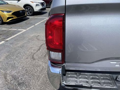 Used 2019 Toyota Tacoma SR5 image 17