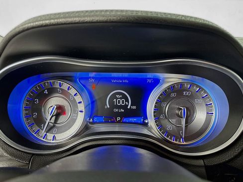 Used 2021 Chrysler 300 Touring w/ Chrome Appearance Package image 18