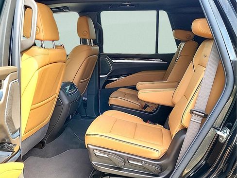 Certified 2026 Cadillac Escalade Luxury AWD/4WD image 13