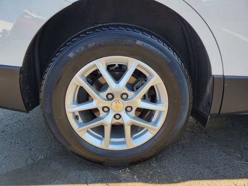 Certified 2024 Chevrolet Equinox LT FWD image 9