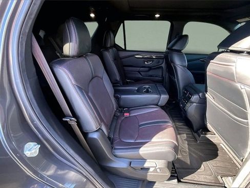 Used 2025 Honda Pilot Black Edition image 23
