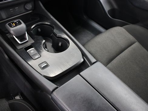Used 2025 Nissan Rogue SV FWD image 17