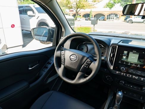 New 2025 Nissan Frontier SV w/ SV Convenience Package image 11