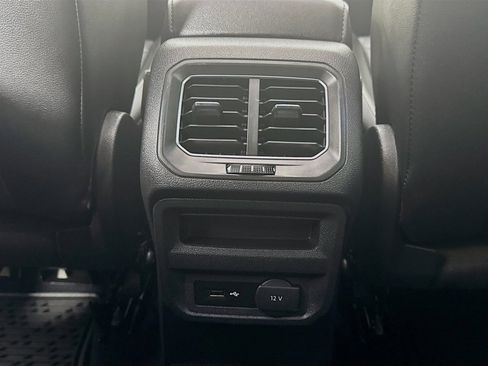 Used 2018 Volkswagen Tiguan SEL Premium AWD/4WD image 25