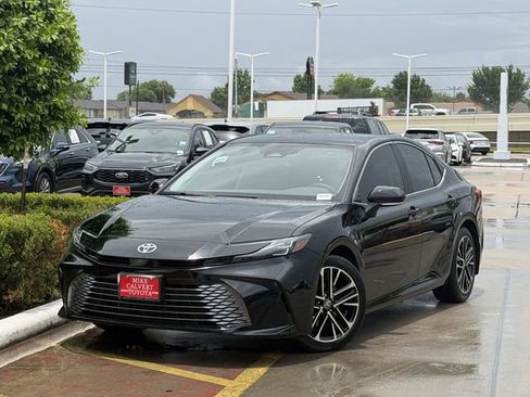 Used 2026 Toyota Camry XLE FWD image 2