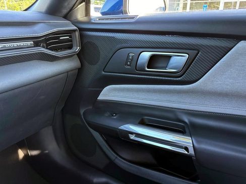 Used 2024 Ford Mustang Convertible RWD image 33